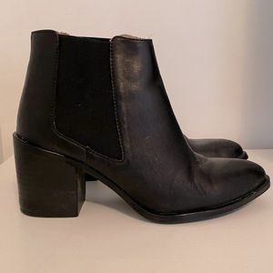 Nisolo heeled Chelsea boot